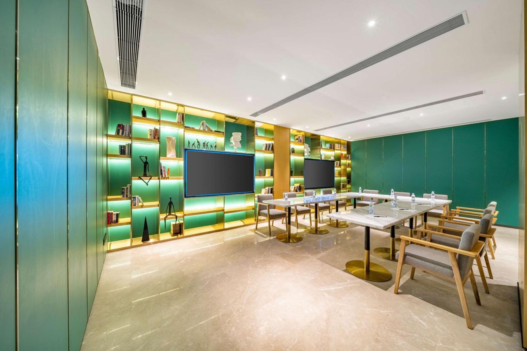 Hilton Garden Inn Chengdu Kuanzhai Alley Exterior photo