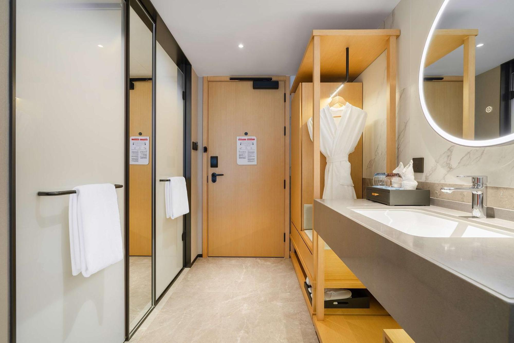 Hilton Garden Inn Chengdu Kuanzhai Alley Exterior photo