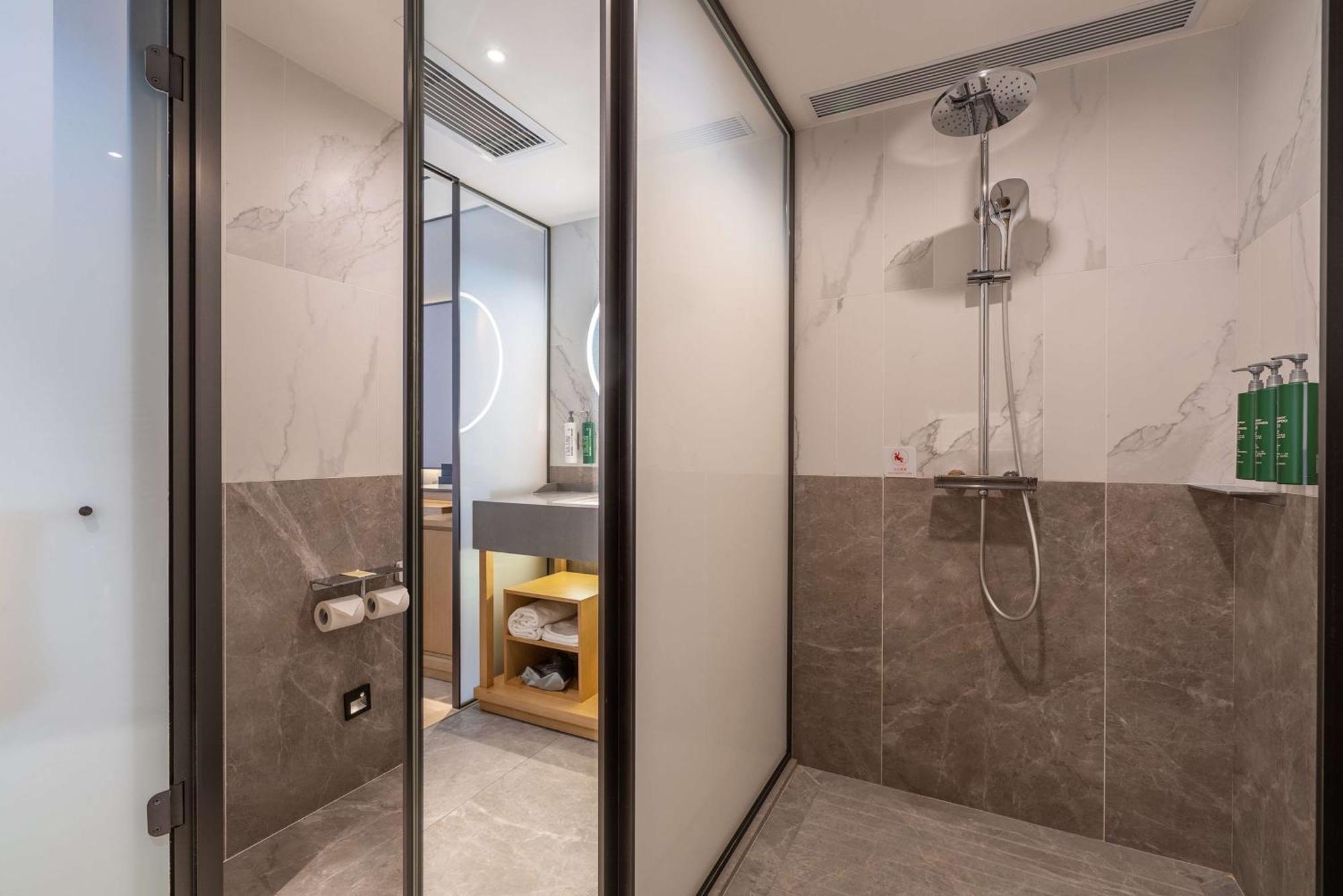 Hilton Garden Inn Chengdu Kuanzhai Alley Exterior photo